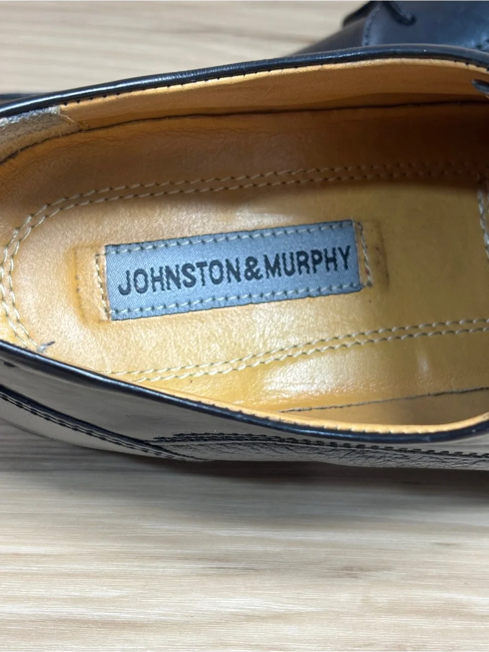 Johnston & Murphy dress shoes featuring smooth and textured leather size 11